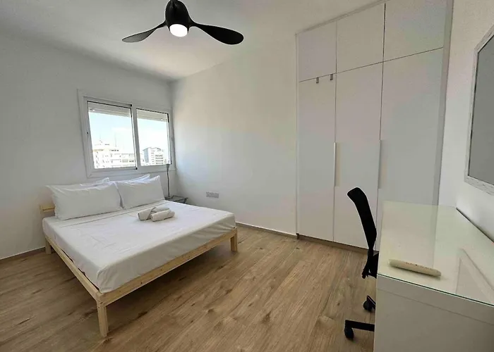 Premium Center 10th Floor Sky View -suite 103 Nicosie